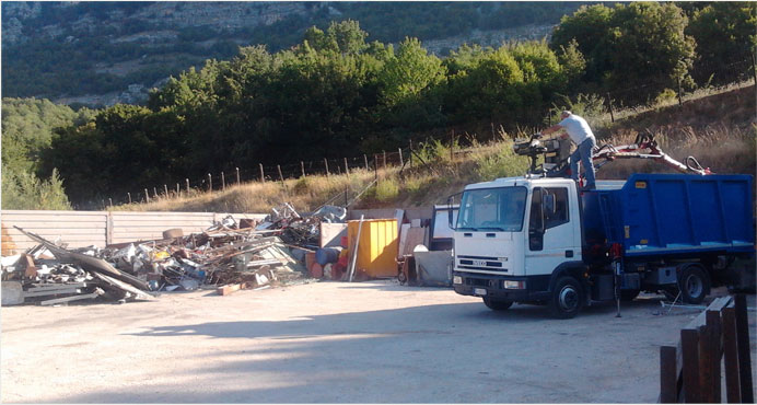 Foto piazzale raccolta rifiuti industriali e urbani